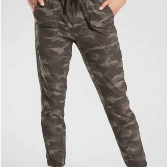 Athleta Farallon Joggers, Camo, Size 2 - Picture 1 of 8
